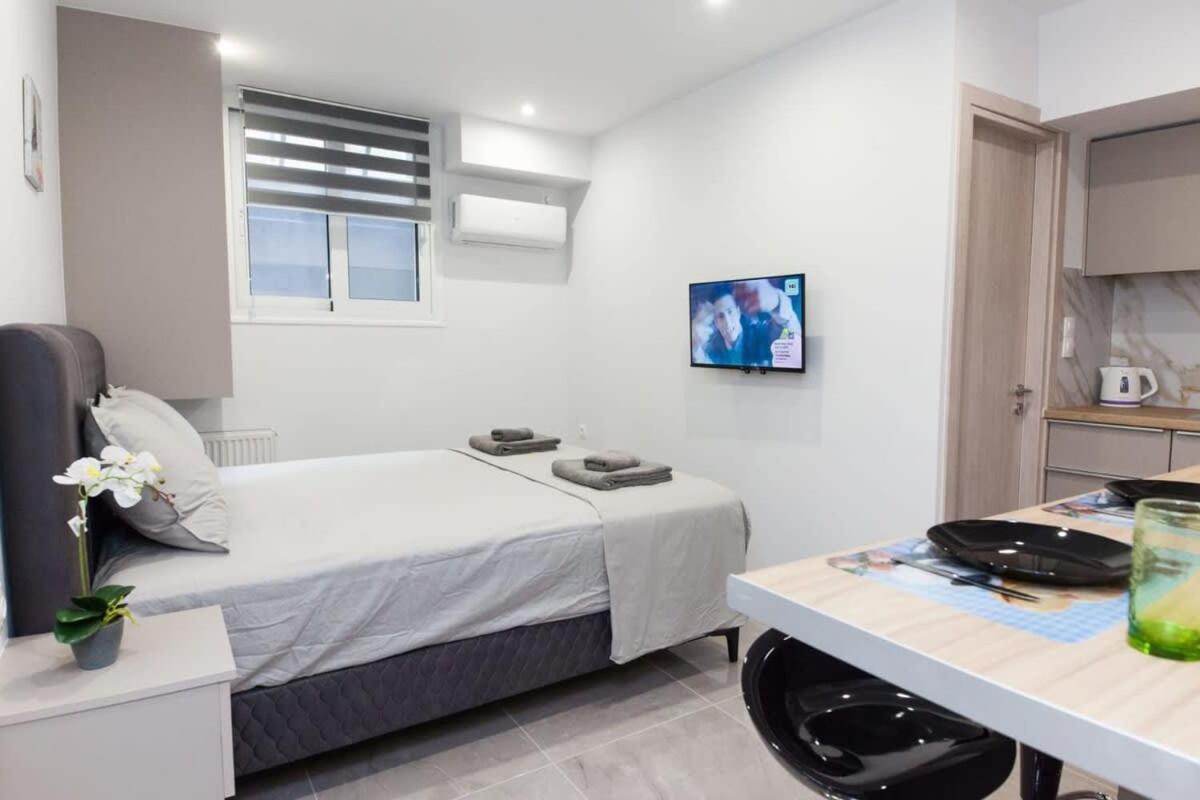 Brand New Urban Getaway Next To Megaro Mousikis Apartment Athens Exterior photo